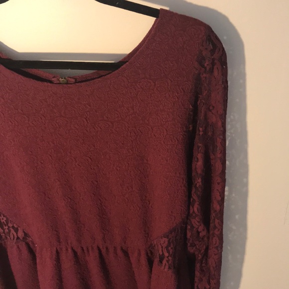 Maroon floral dress with lace cut outs - Picture 2 of 2